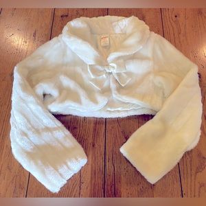 Faux fur white cropped coat by Gymboree M 7-8